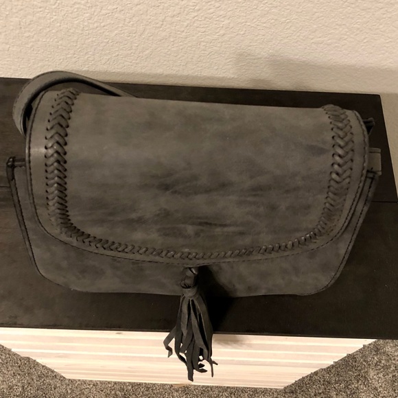 Francesca’s tassel purse - Picture 3 of 5